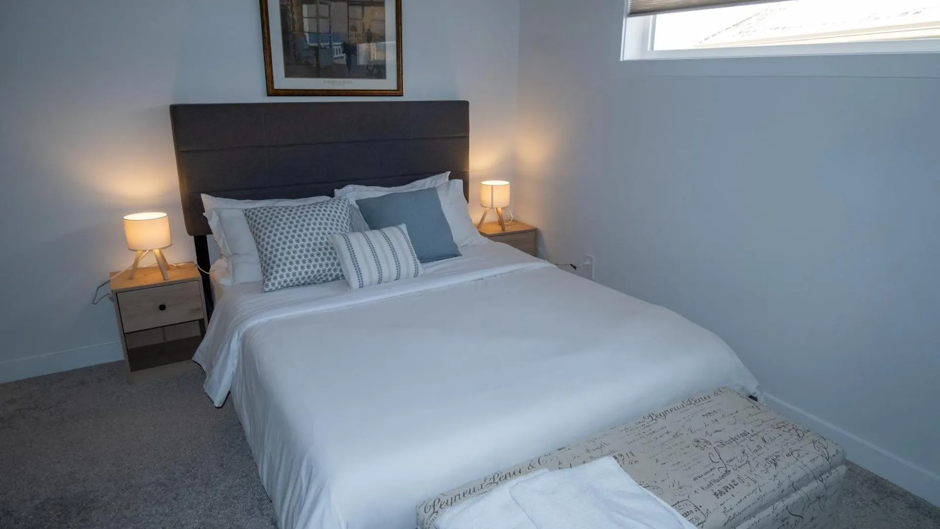 אדמונטון Family Home Retreat - 9 Mins To Wem - Vintage Arcade-Ping Pong -Air Conditioning